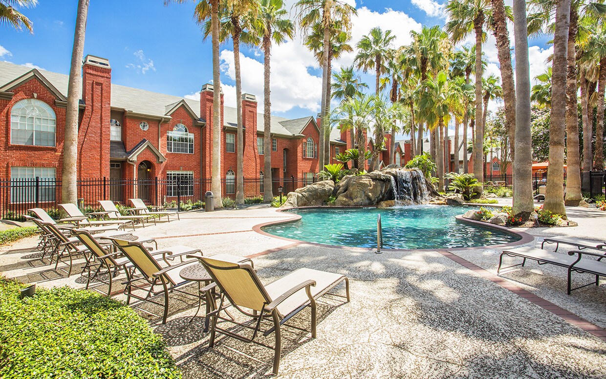 Plaza at The Medical Center Apartments Houston, TX