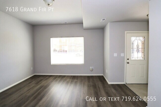 Foto del edificio - 7618 Grand Fir Point