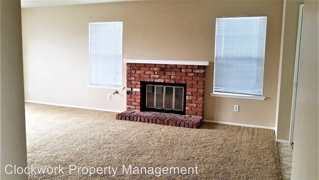 Building Photo - 3 br, 2.5 bath House - 10749 Northview Dr
