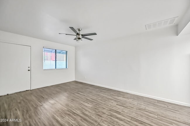 Foto del edificio - 1744 W Glendale Ave