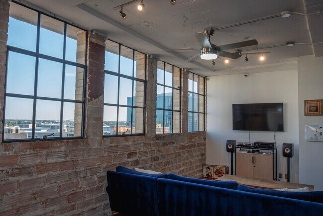 Photo - 1122 Jackson St Apartment