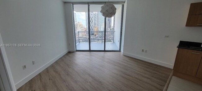 Foto del edificio - 350 S Miami Ave