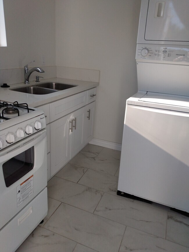 Foto del edificio - 4446 W 171st St