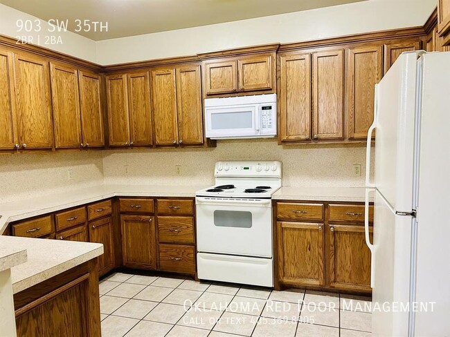 Building Photo - 903 SW 35th-