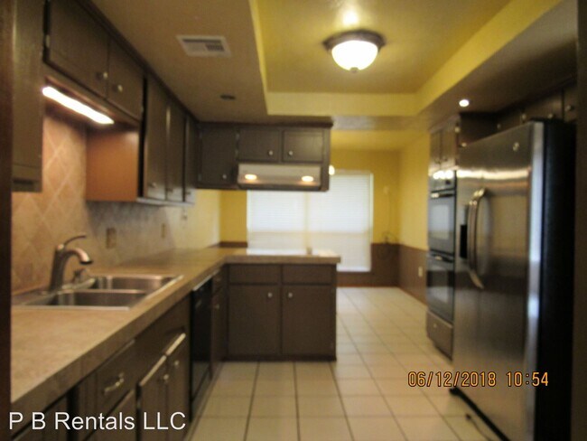 Building Photo - 3 br, 1 bath House - 2522 NE Turtle Creek