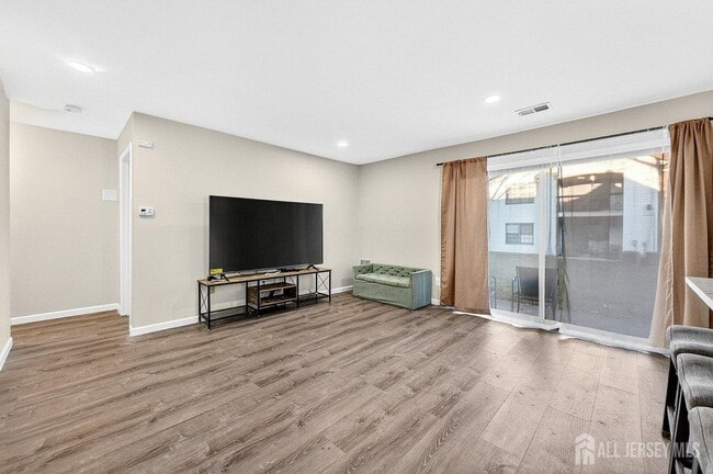 Building Photo - 2406 Bayhead Dr