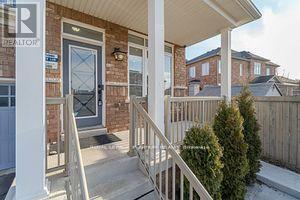 Primary Photo - 3 Platform Cres