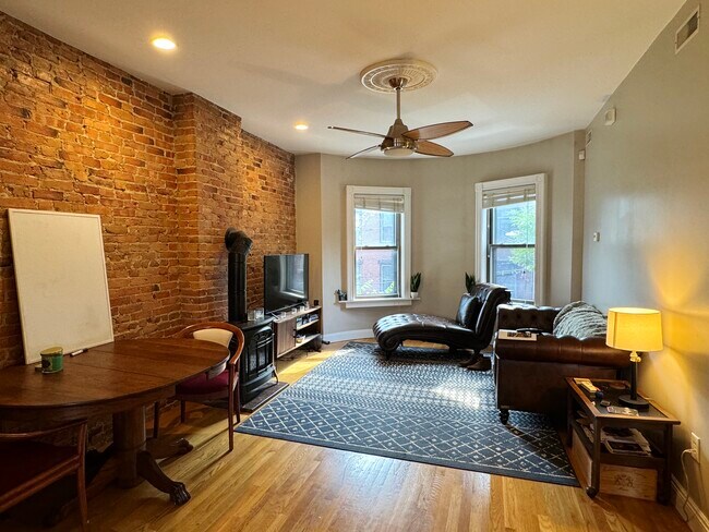 Building Photo - 29 Beacon St