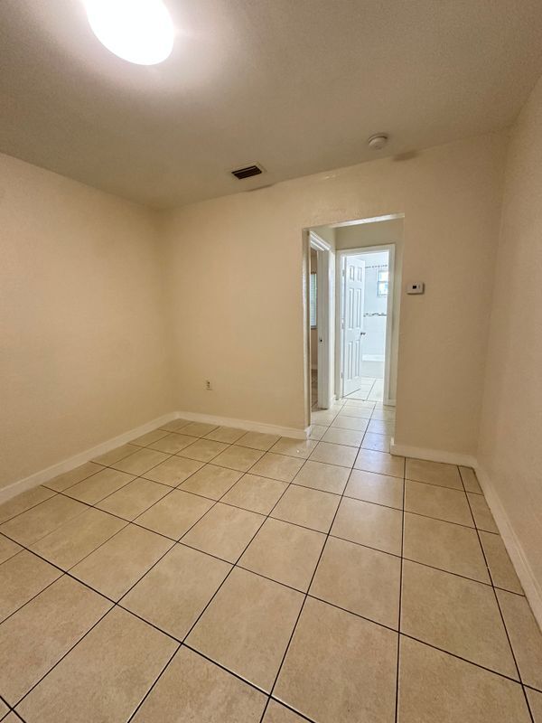 Foto del edificio - 609 NW 7th Ave