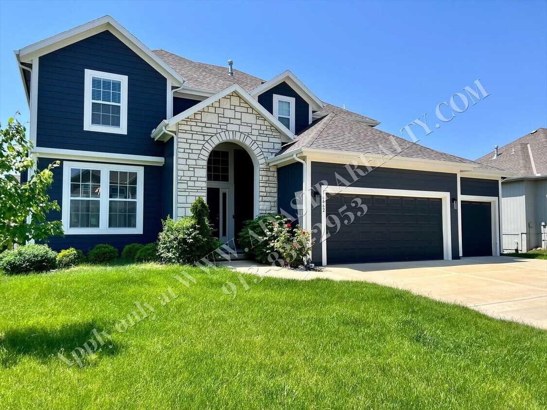 Foto principal - Beautiful 4 Bed 3.5 Bath Home in Olathe-Co...
