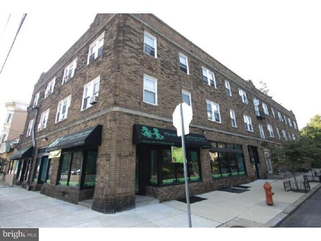 Foto del edificio - 1260 Oak Ln