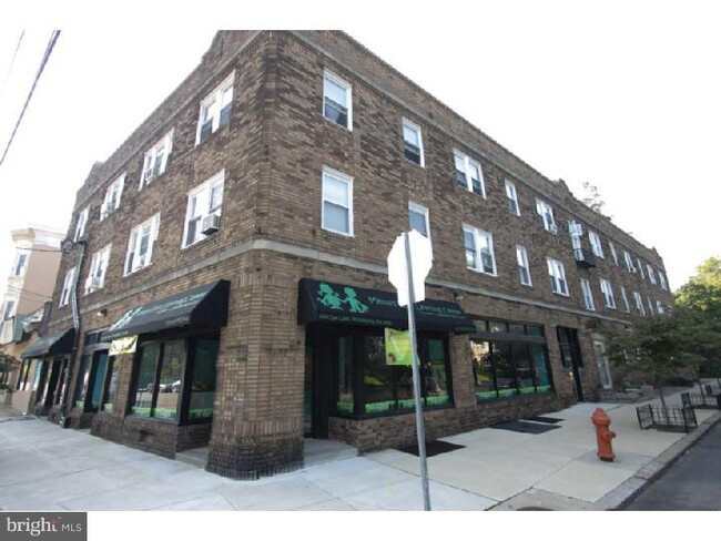 Building Photo - 1260 Oak Ln