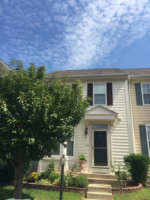 11589 Tolson Pl, Woodbridge, VA 22192 Townhouse for Rent in