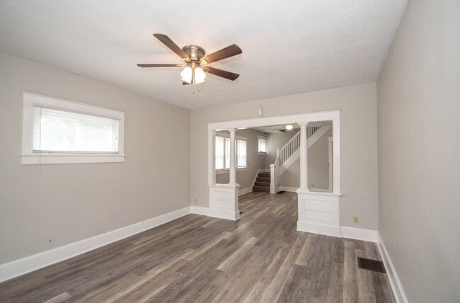 Building Photo - "Charming 3-Bed Duplex Retreat on E Ohio S...