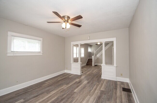 Foto del edificio - "Charming 3-Bed Duplex Retreat on E Ohio S...