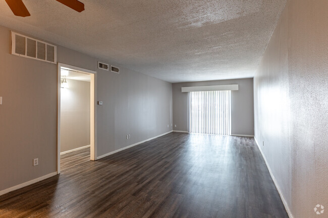 1BR, 1BA - 750SF - Living Room - Park Villa Apartments