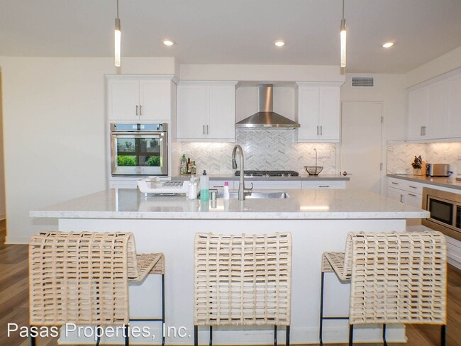 Building Photo - 2 br, 2.5 bath House - 3128 Canon St #303
