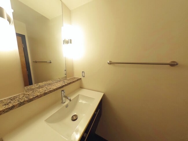 Building Photo - 110 S 15th St