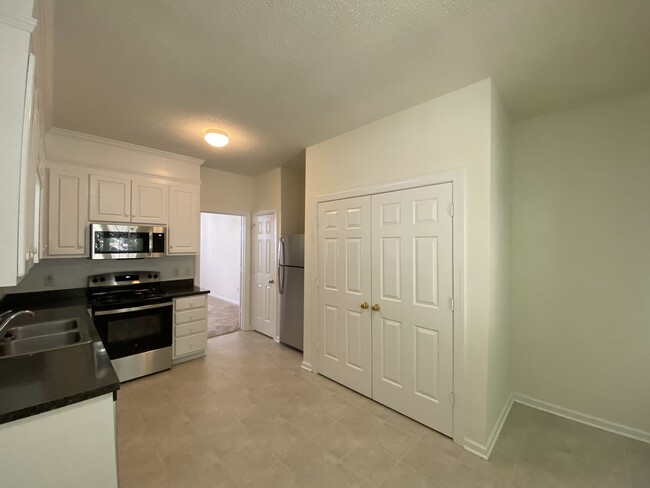 Building Photo - 7659 Gresham Hills Dr
