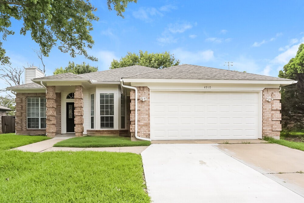 Foto principal - 4910 Green Hollow Dr