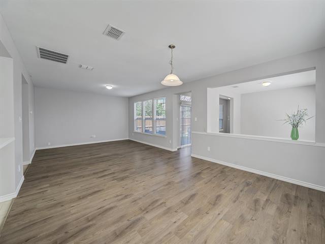 Foto del edificio - 7120 Wind Row Dr