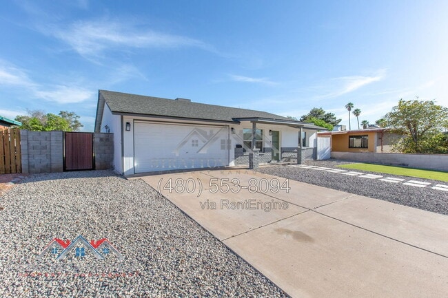Building Photo - 433 W Santa Cruz Dr