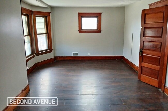 Foto del edificio - 2854 E 128th St