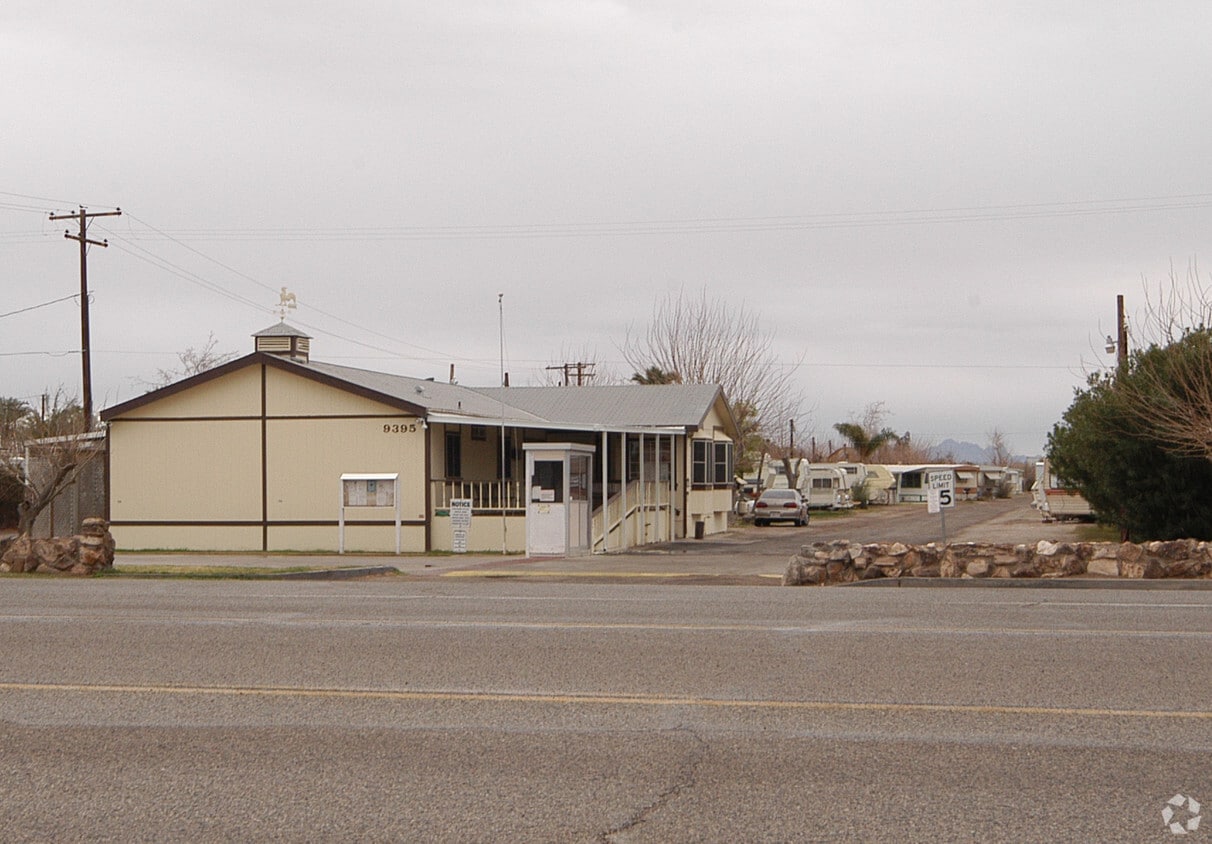 Burtons Mobile Home & RV Park Apartments in Blythe, CA