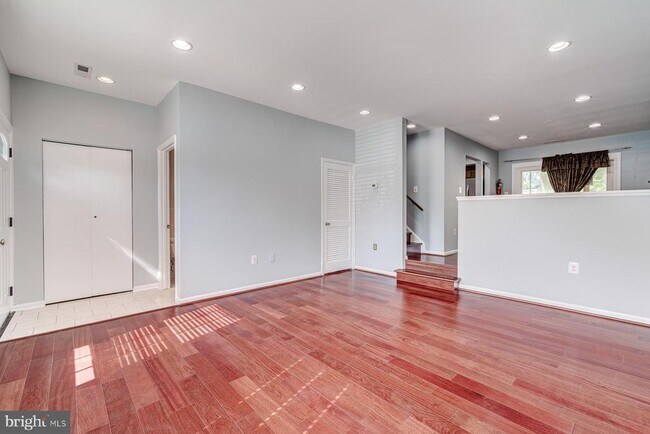 Building Photo - 9420 Packard Way