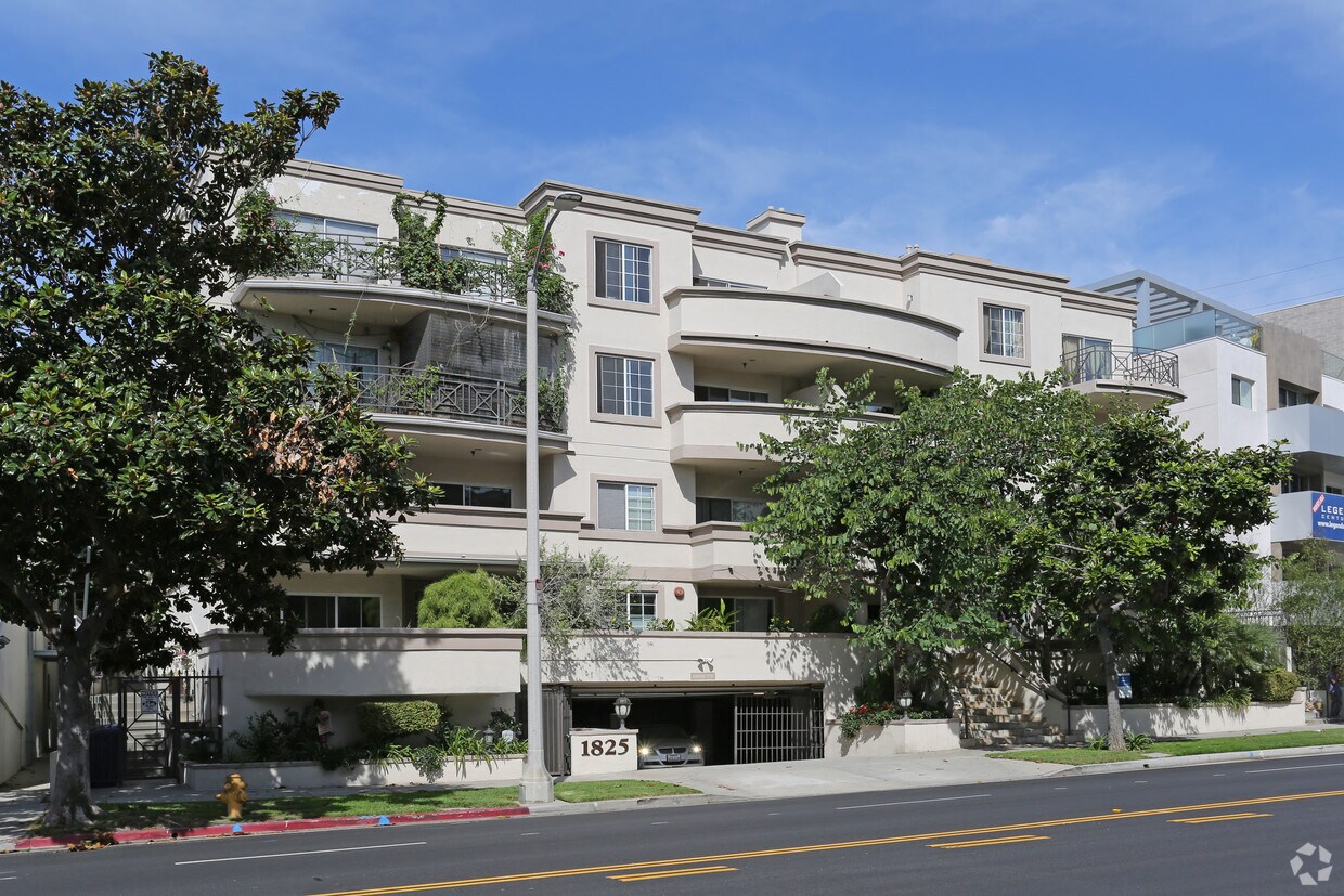Building Photo - Villas on the Glen