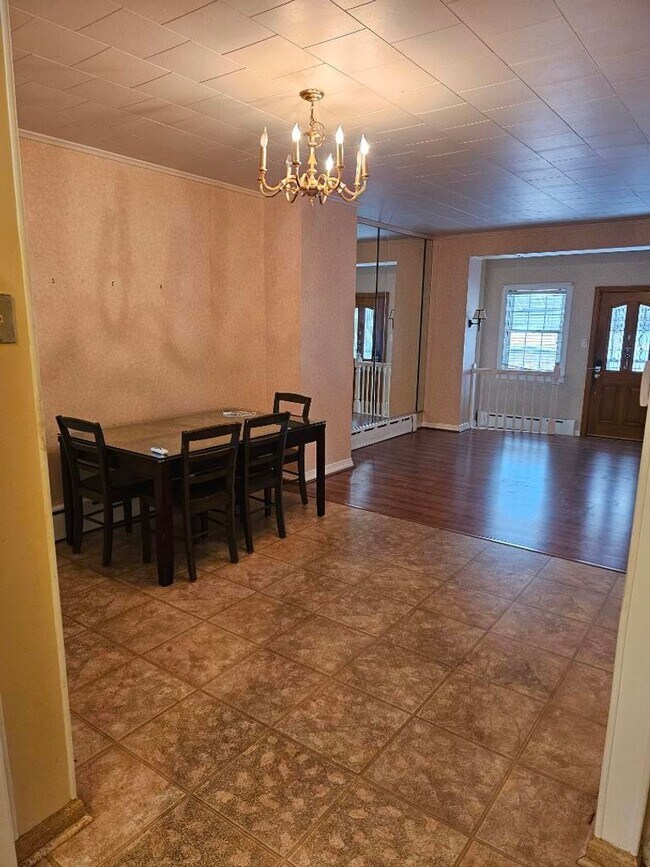 Building Photo - Large Home - South Philadelphia