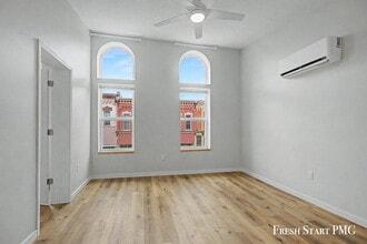 Building Photo - 134 Maple St