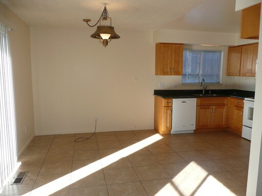 Building Photo - 643 Cordelia Dr
