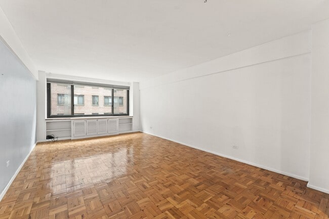 Building Photo - 420 E 64th St