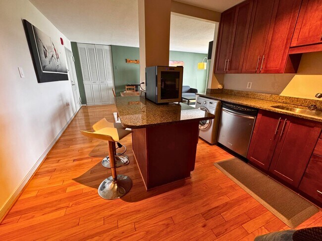 Foto del edificio - Welcome to Takoma Overlook! Furnished 1br 1ba condo