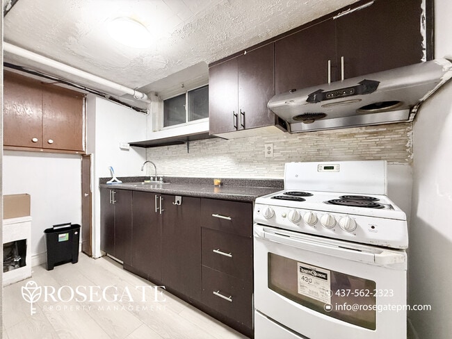 Building Photo - 2-Bedroom Apartment with Parking & Dual Closets – Scarborough