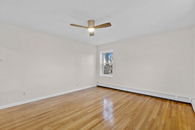 Building Photo - 574 Anderson Ave
