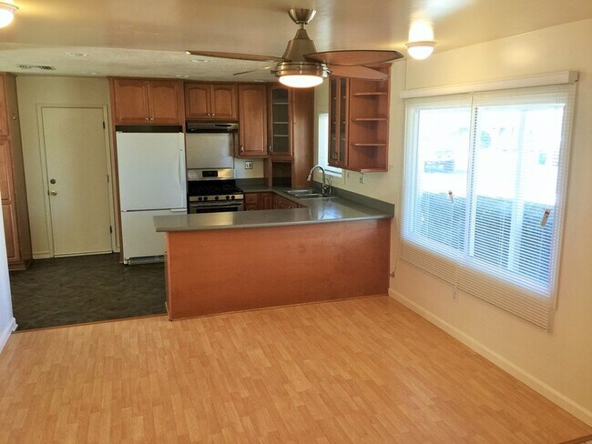 Building Photo - 1761 Berrydale St