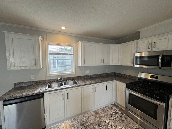 Building Photo - 2022 Marmoor Dr
