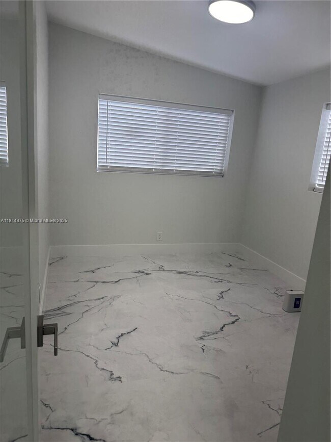 Foto del edificio - 4315 NW 24th Ave