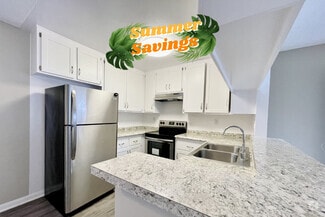 2 BD, 2 BA - Kitchen - Sycamore Pines Apartments