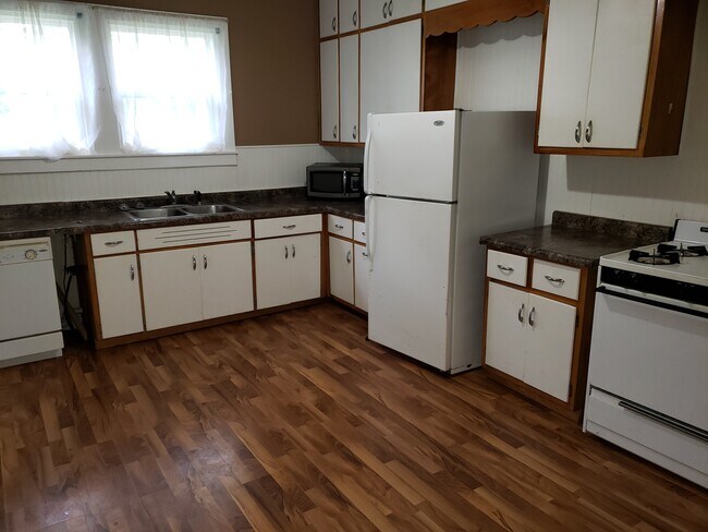 Foto del edificio - 107 Maple St N