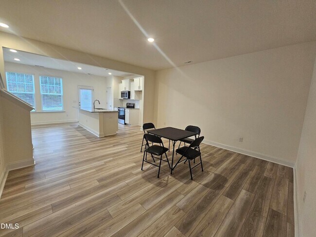 Foto del edificio - 48 Bloodroot St