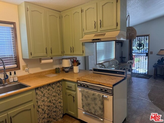 Foto del edificio - 42810 Willow Ave