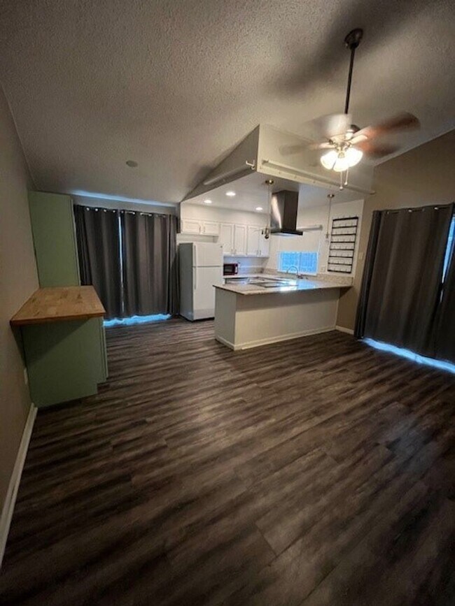 Foto del edificio - 5725 Sage Dr