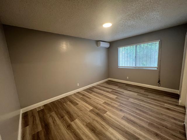 Foto del edificio - 221 - 325 - 329 W Second St