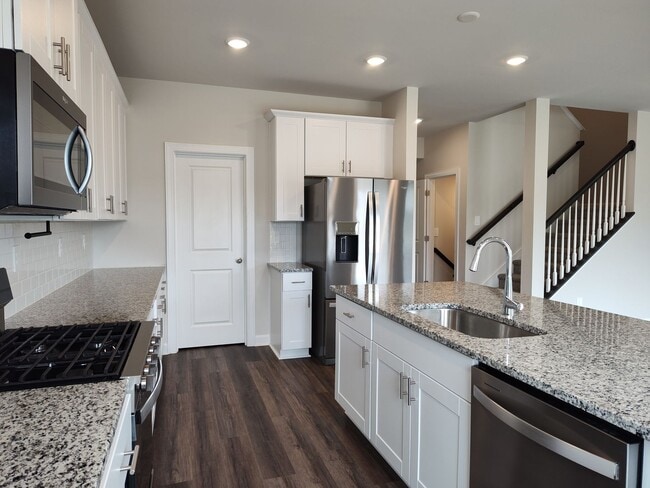 Building Photo - 5 BD/3.5 BA House in Shepherds Landing!