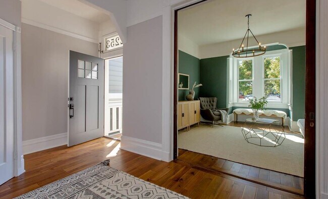 Foto del edificio - 2253 Clinton Ave