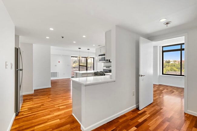 Building Photo - 759 2nd St