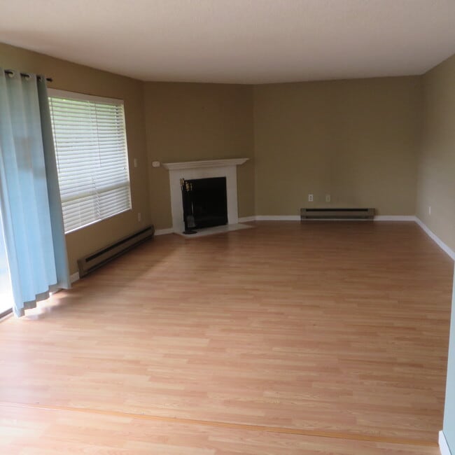 Building Photo - 2020 Grant Ave S